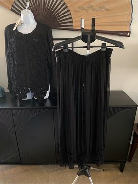 Beautiful Black Vintage 90’s Effect Skirt Set With Flowers